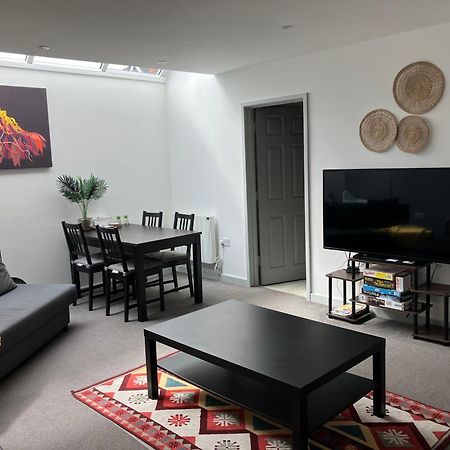 Lancing Apartments - Spacious 2 Bed - Sleeps 6 - Burnham Village Slough Buitenkant foto