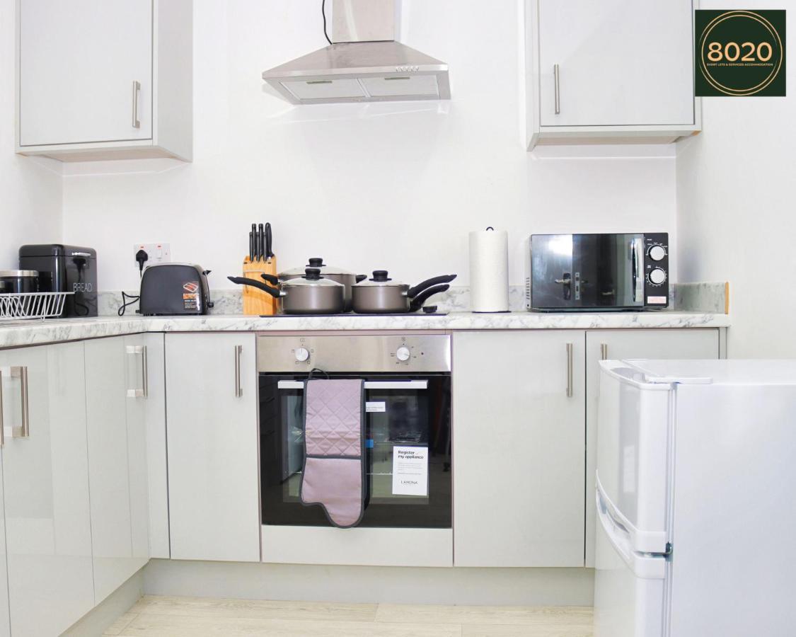 Lancing Apartments - Spacious 2 Bed - Sleeps 6 - Burnham Village Slough Buitenkant foto