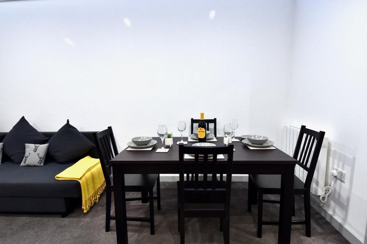 Lancing Apartments - Spacious 2 Bed - Sleeps 6 - Burnham Village Slough Buitenkant foto