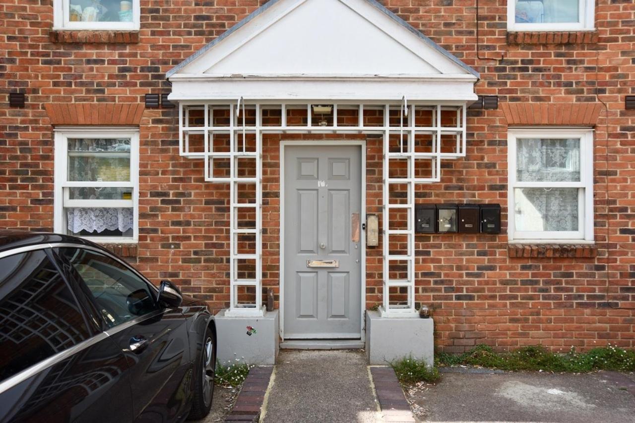 Lancing Apartments - Spacious 2 Bed - Sleeps 6 - Burnham Village Slough Buitenkant foto