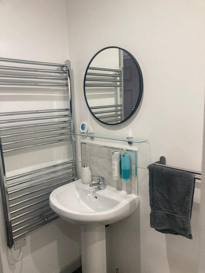 Lancing Apartments - Spacious 2 Bed - Sleeps 6 - Burnham Village Slough Buitenkant foto