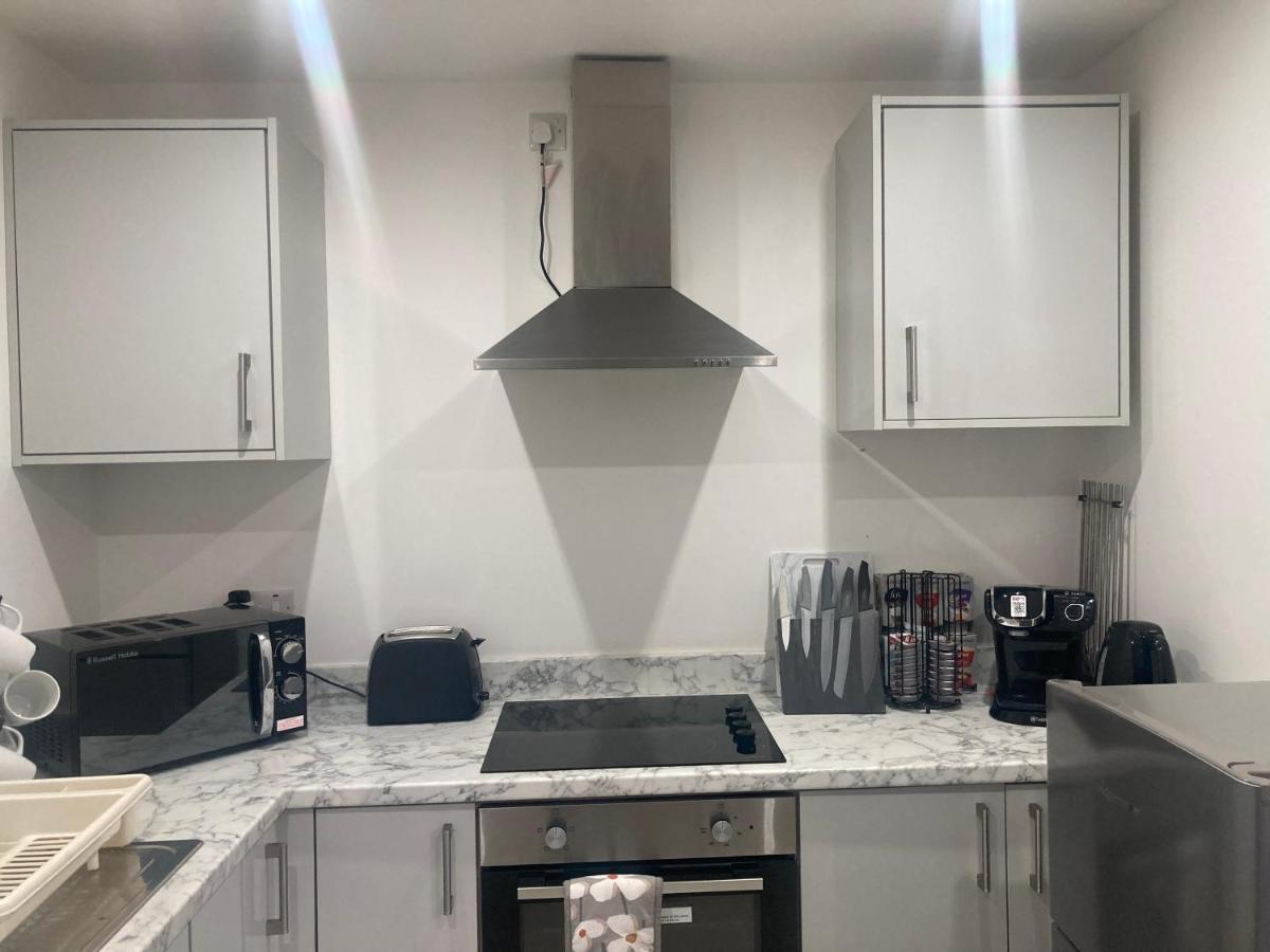 Lancing Apartments - Spacious 2 Bed - Sleeps 6 - Burnham Village Slough Buitenkant foto