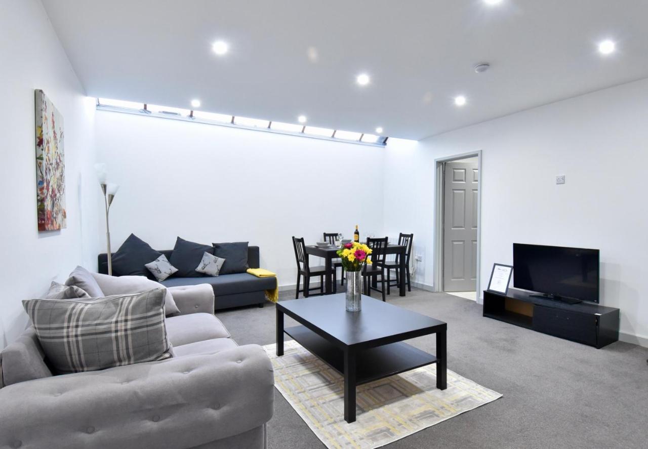 Lancing Apartments - Spacious 2 Bed - Sleeps 6 - Burnham Village Slough Buitenkant foto