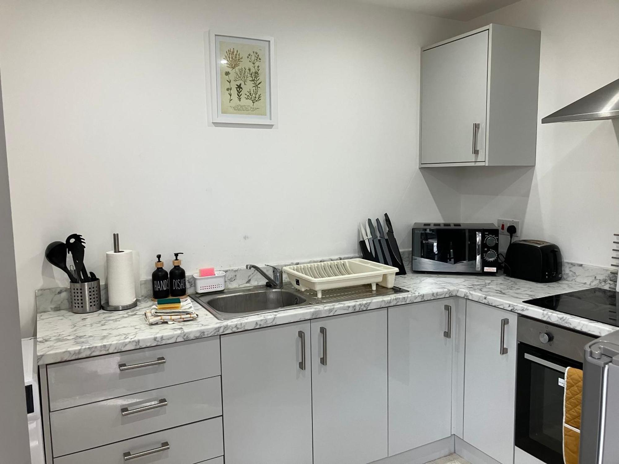 Lancing Apartments - Spacious 2 Bed - Sleeps 6 - Burnham Village Slough Buitenkant foto