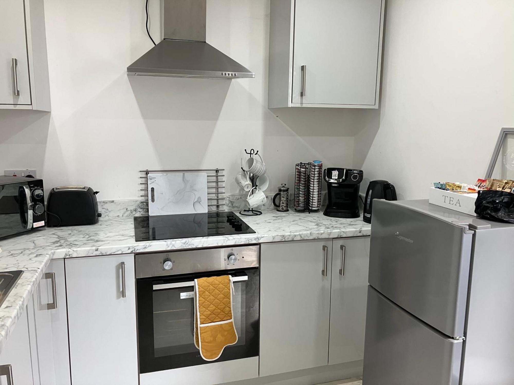 Lancing Apartments - Spacious 2 Bed - Sleeps 6 - Burnham Village Slough Buitenkant foto